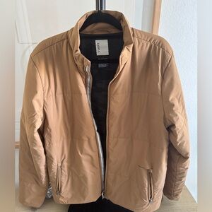 Vuori insulated jacket - Camel color - size Large - tear above pocket